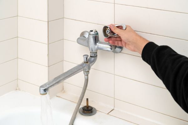 Cost of Leaky Bathtub Repair in Powder Springs